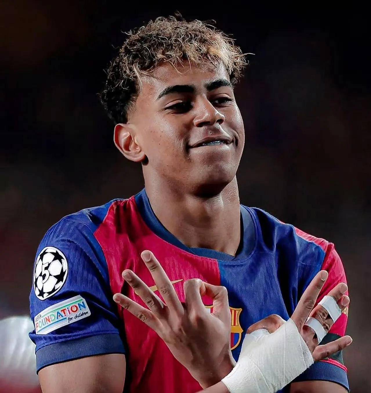 开云体育下载-赫罗纳签下巴萨前锋，引发行业热议的简单介绍