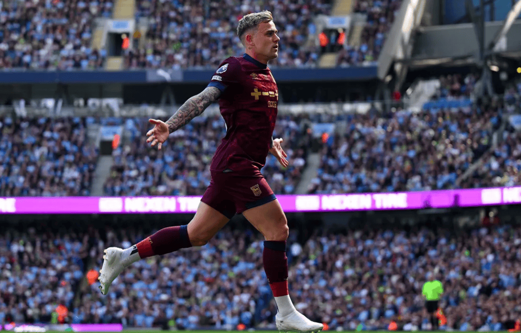 马德里两大豪门将进行关键之战裁判闪电红牌的简单介绍