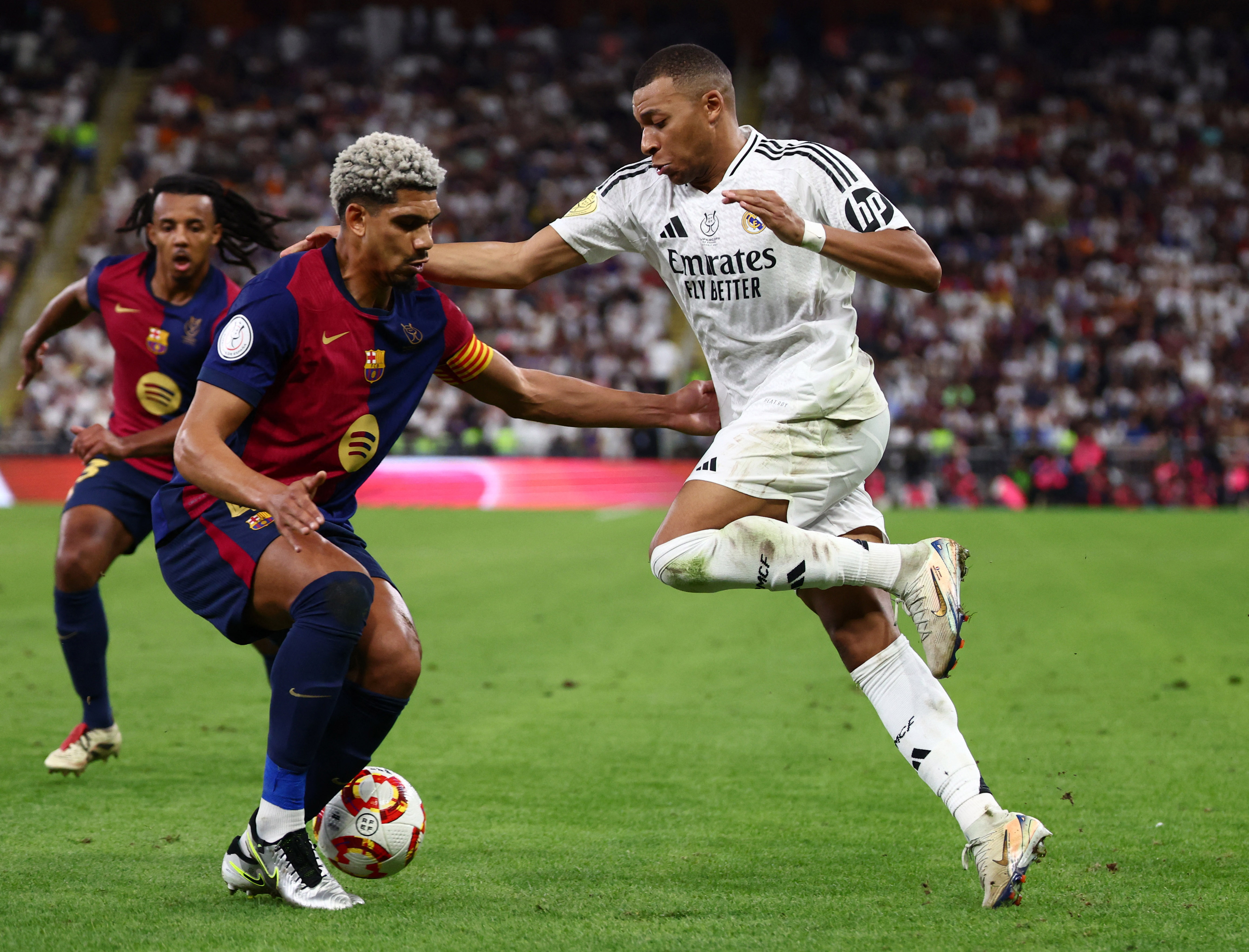 足球盛宴将至,赛场上的精彩表现令人期待 足球盛宴将至,赛场上的精彩表现令人期待