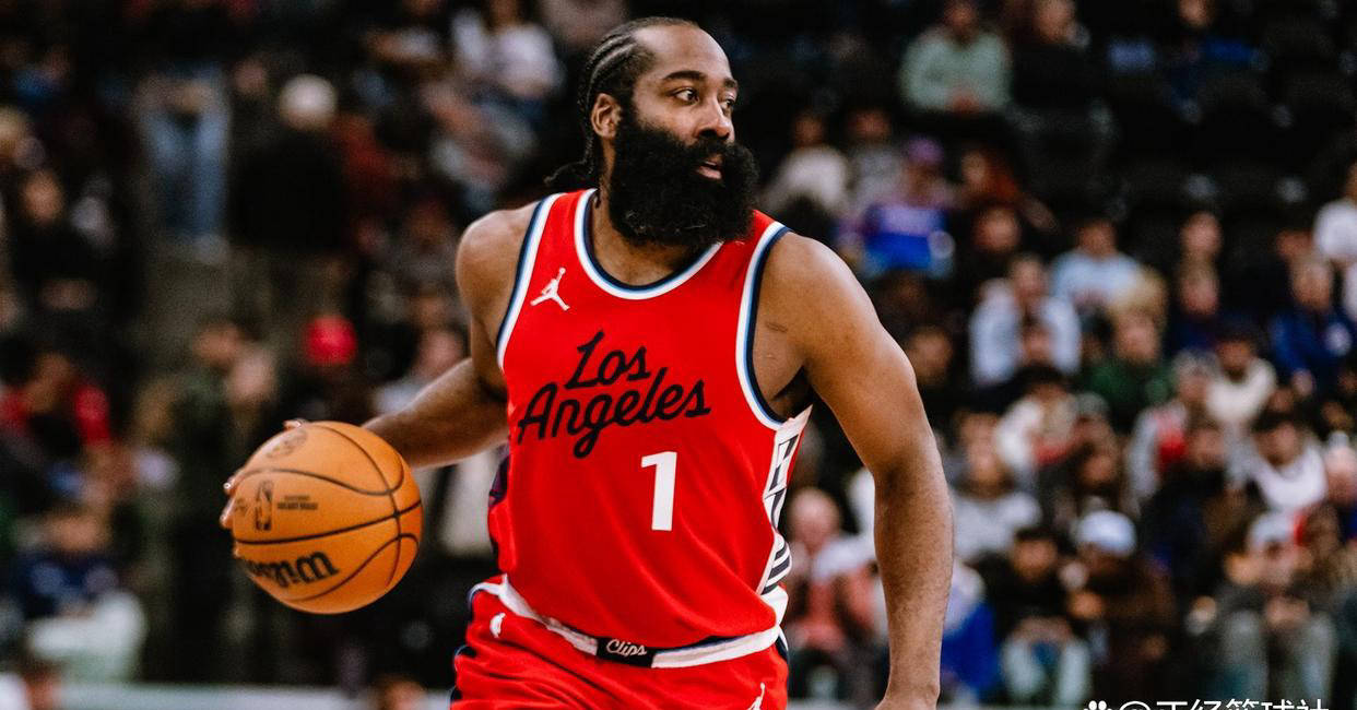 开云体育下载-篮网队主帅盛赞哈登表现，称其是球队灵魂