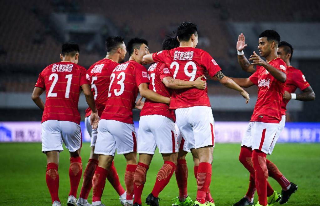 开云体育入口-上港临时换帅，管理层决策引发球迷议论的简单介绍