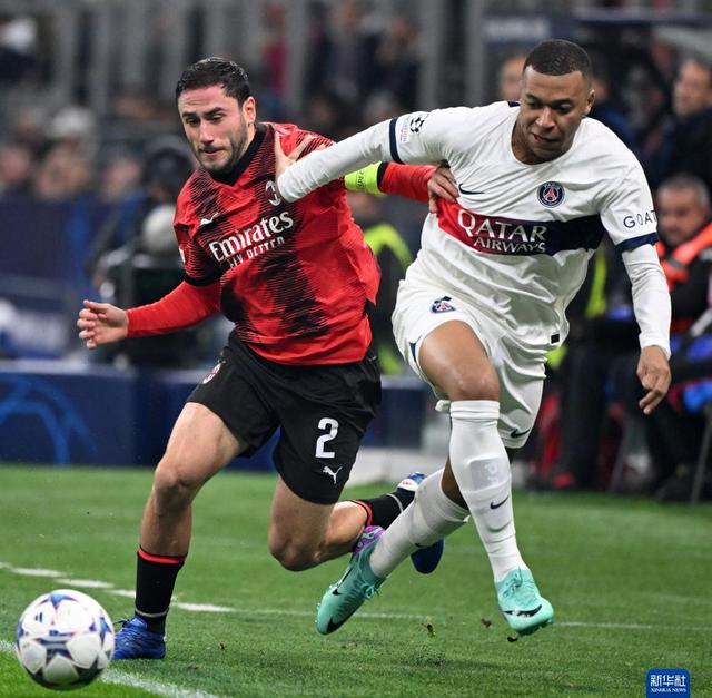 包含AC米兰遭受横扫，无缘下一轮淘汰赛的词条