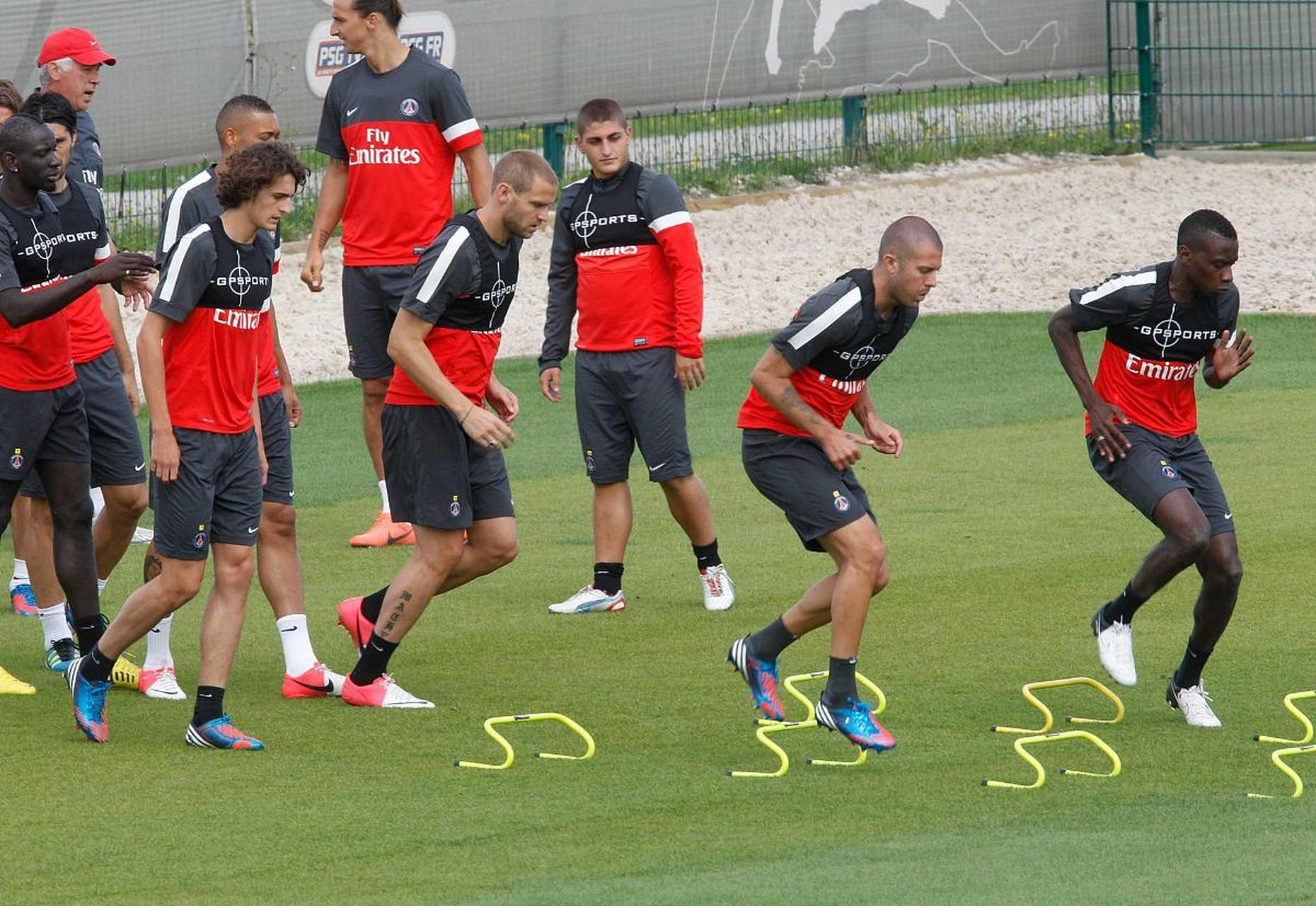 包含巴黎圣日耳曼惨败：法甲领头羊疲于应付的词条