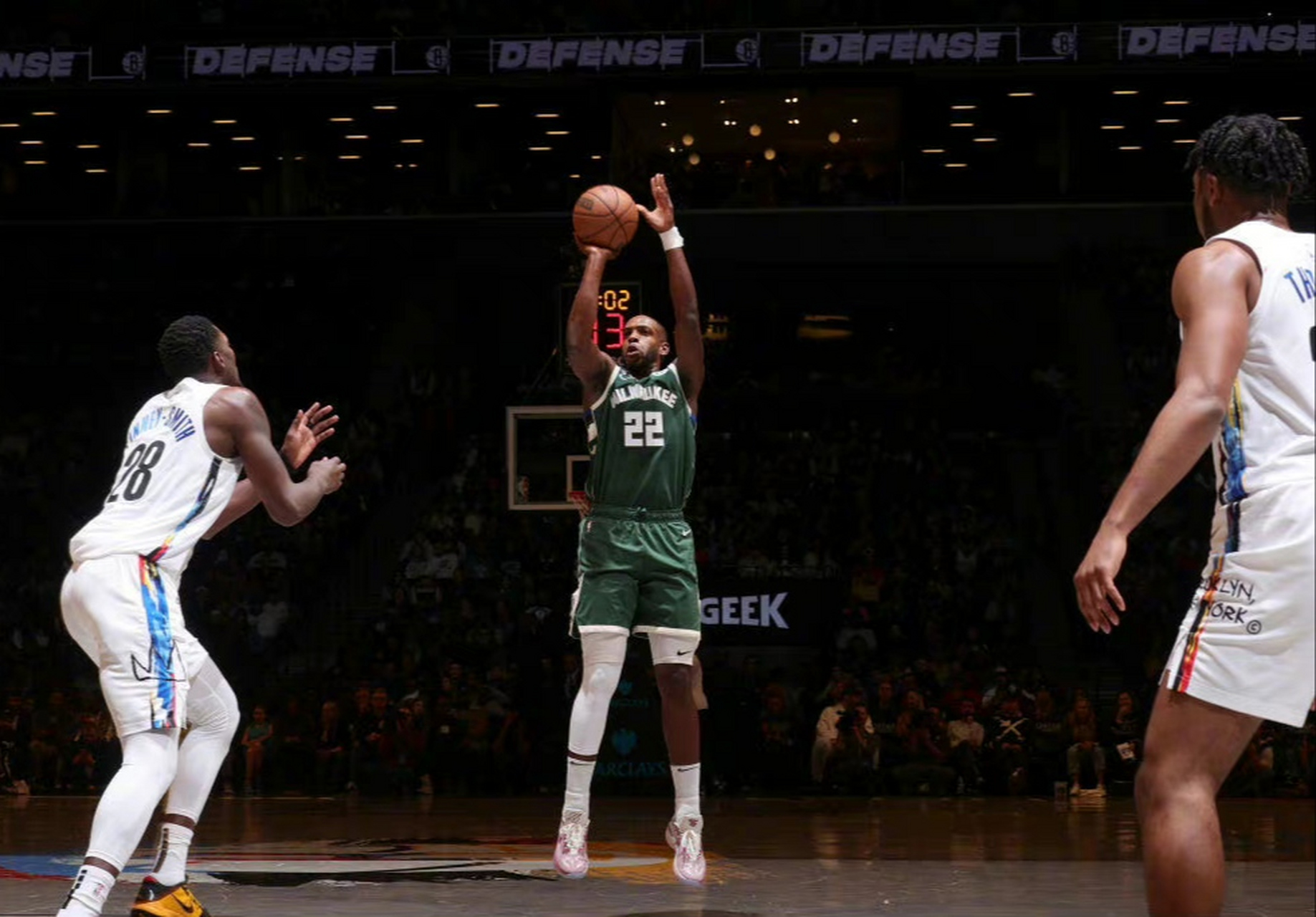 雄鹿客场战胜篮网,取得五连胜 雄鹿客场战胜篮网,取得五连胜