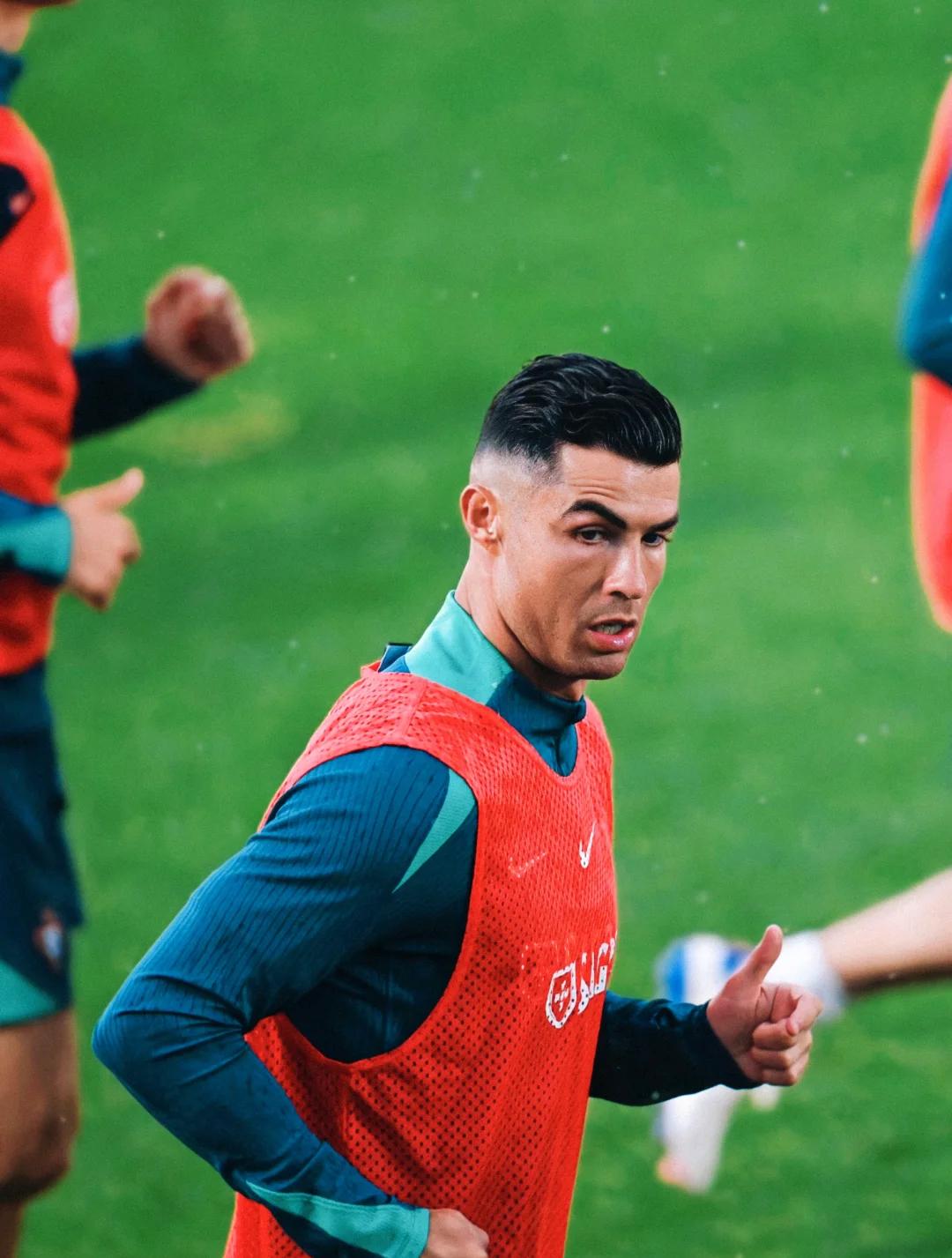 葡萄牙中场大将一人独揽多球火力全开的简单介绍 葡萄牙中场大将一人独揽多球火力全开的简单介绍