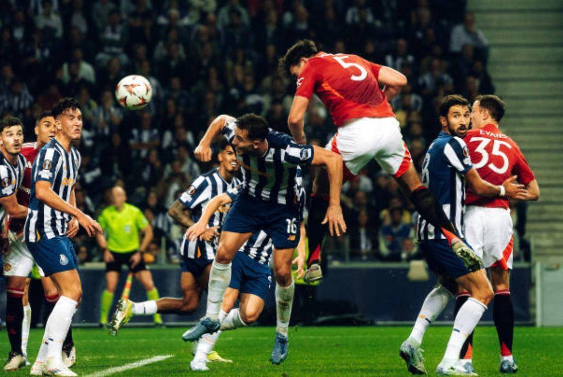 开云体育在线-关键时刻球员挺身而出，帮助球队取胜