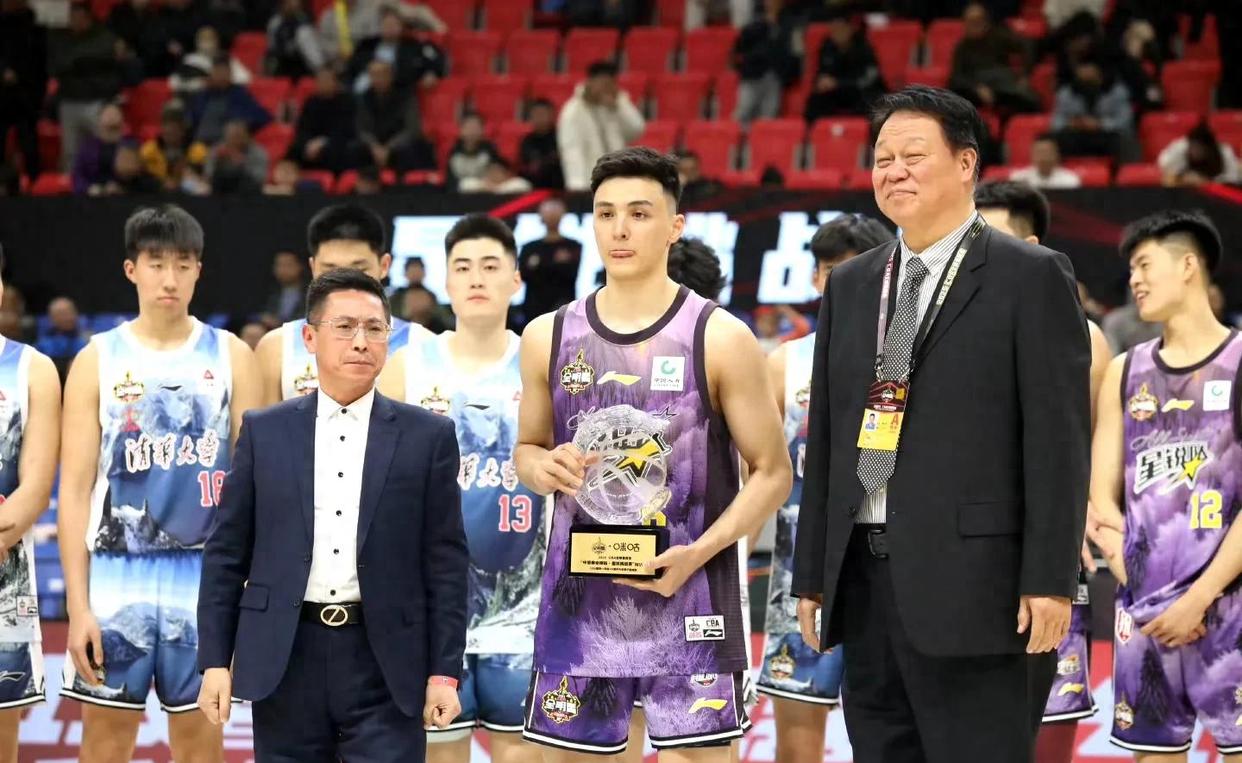 开云官网-新秀球员能带领球队迎战决战吗？