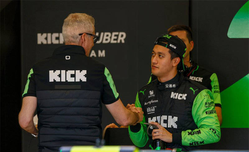 威廉姆斯轻取索伯车队,周冠宇统治全场 威廉姆斯轻取索伯车队,周冠宇统治全场