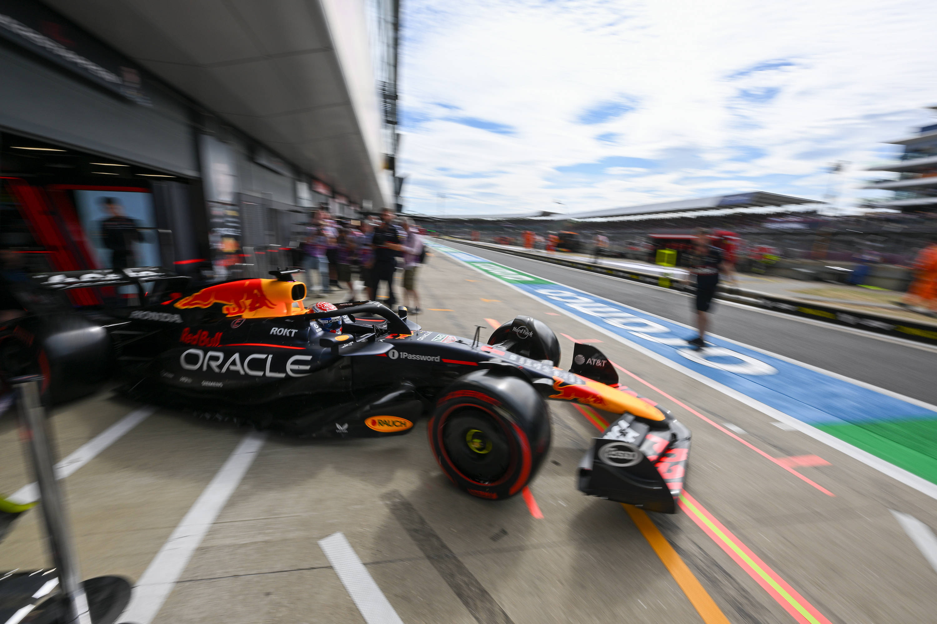 开云体育中国-阿斯顿马丁碾压哈斯车队,维斯塔潘扛起全队