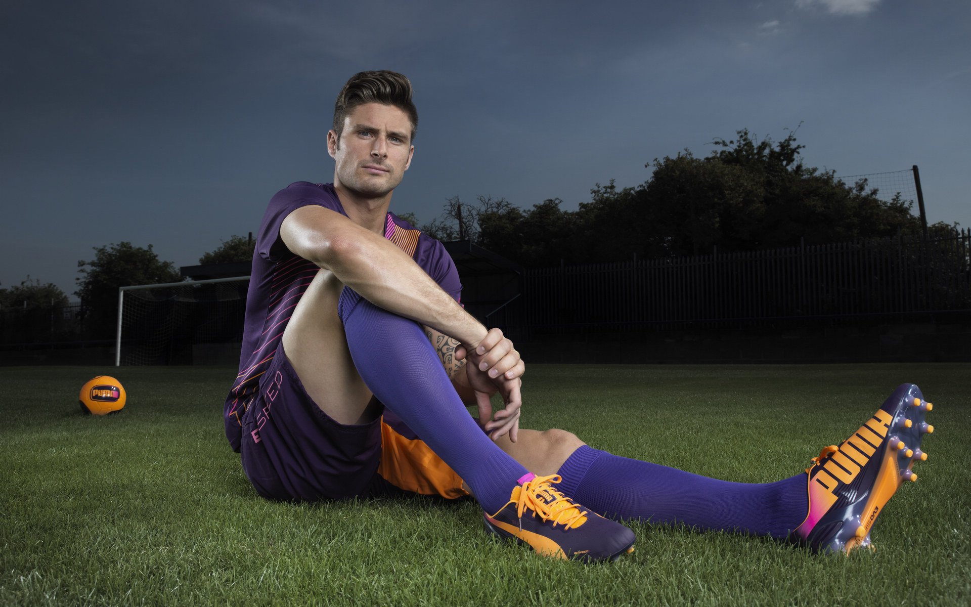 开云体育在线-攻防统治力彰显！伊萨克双响助里昂力克安哥拉