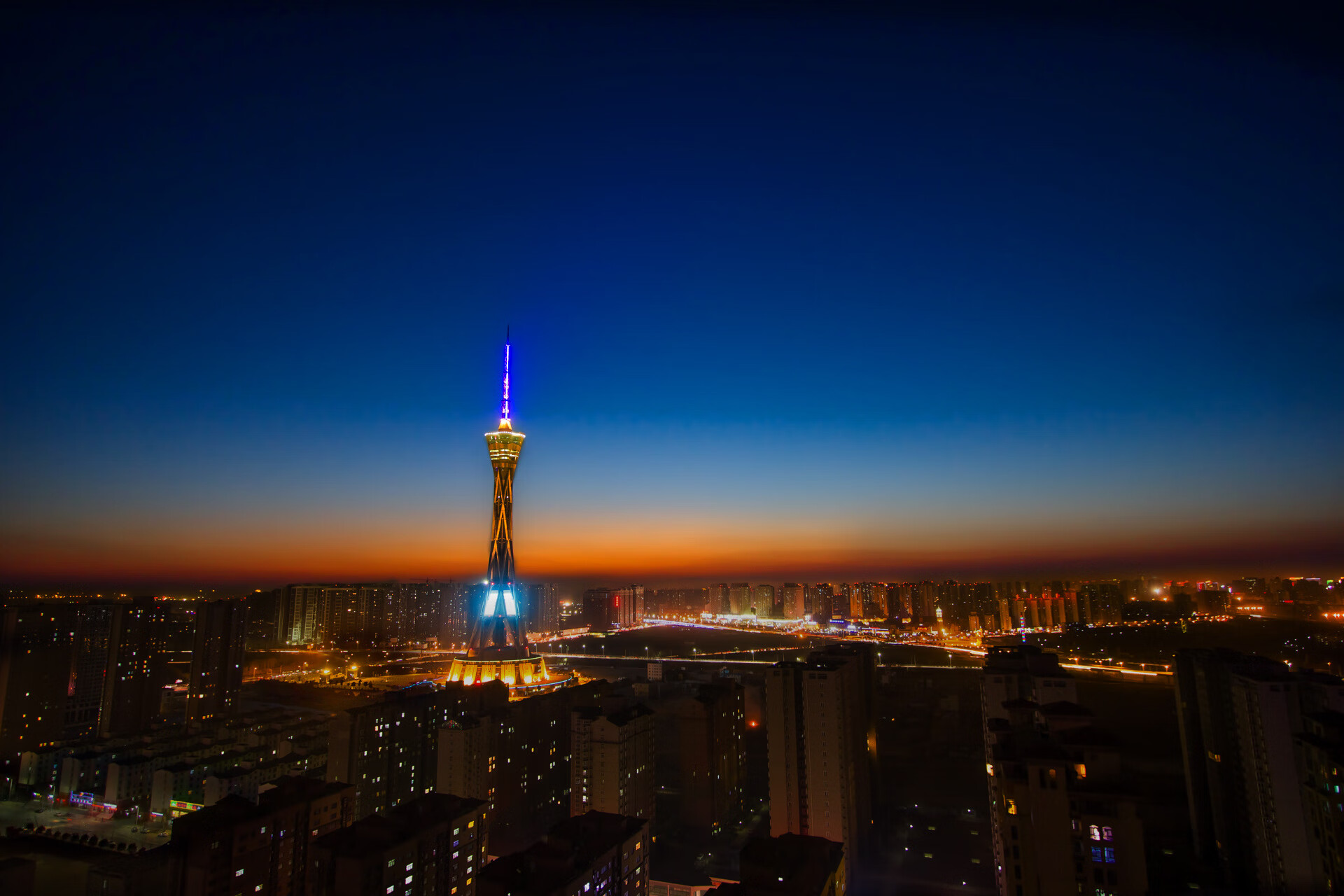 暗红狼烟中的绿色王朝,当哈登的节奏匕首刺穿铁血壁垒